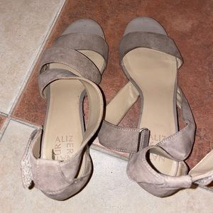 Strappy pale pink shoes